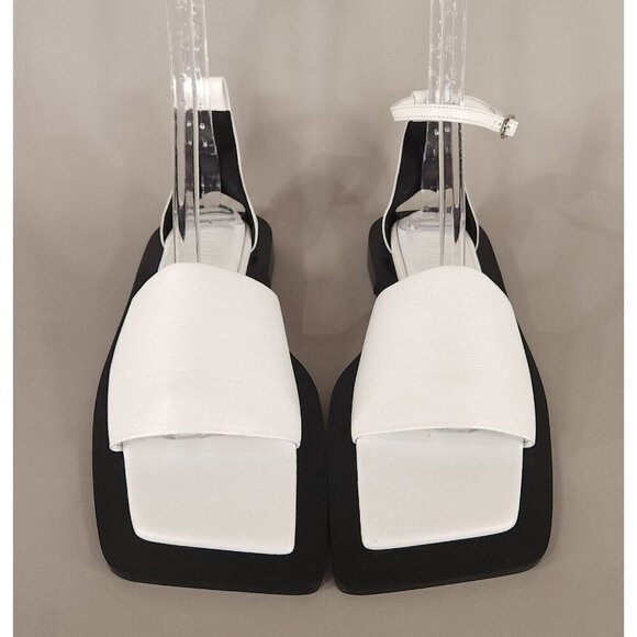 Flat Apartment Chain Strap Sandals Size 38 8 Women's White Leather $470 - Picture 5 of 12